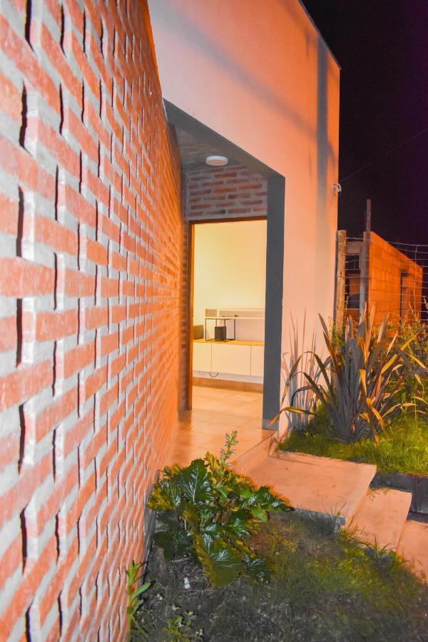 Moderna casa de 2 habitaciones con jardín en barrio privado San Salvador de Jujuy Exterior foto