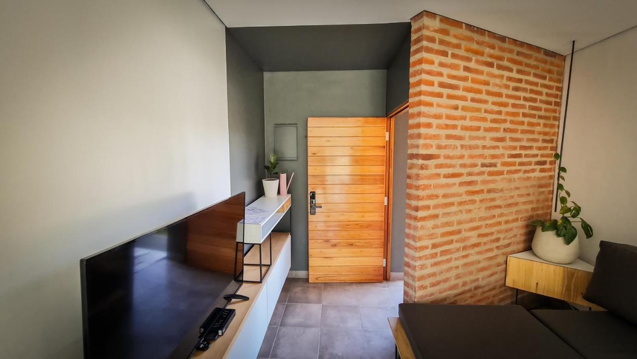 Moderna casa de 2 habitaciones con jardín en barrio privado San Salvador de Jujuy Exterior foto